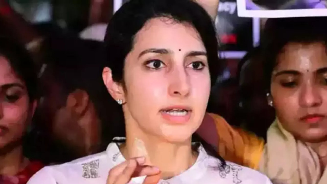 Nara Lokesh: ఇక సమయం ఆసన్నమైంది.. శనివారం రాత్రి అందరం కలిసి మోత మోగిద్దాం: లోకేశ్, బ్రాహ్మణి పిలుపు Nara Lokesh: ఇక సమయం ఆసన్నమైంది.. శనివారం రాత్రి అందరం కలిసి మోత మోగిద్దాం: లోకేశ్, బ్రాహ్మణి పిలుపు