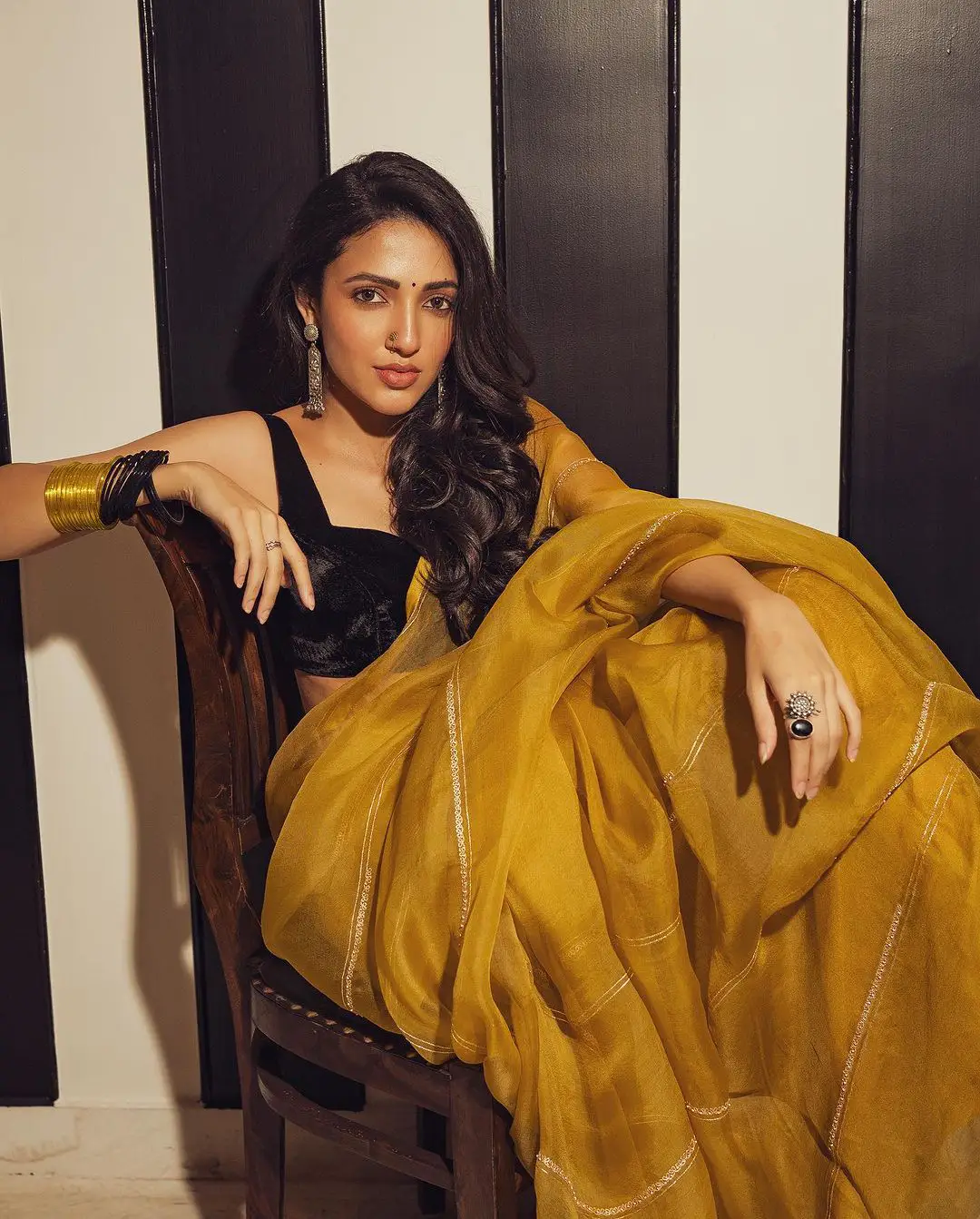 Neha Sshetty Sizzling Looks in Saree