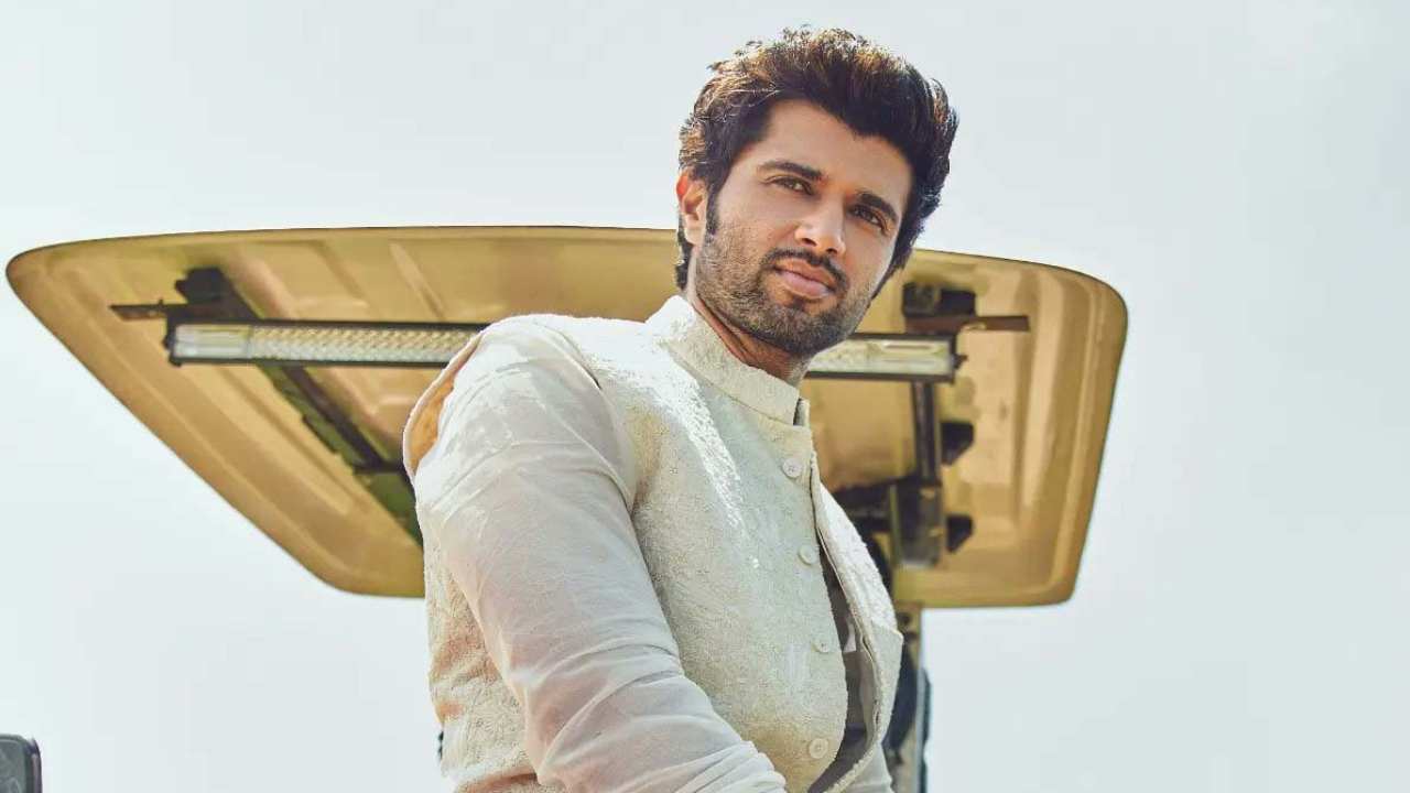 Vijay Devarakonda : ఒక్క హిట్టు కోసం ఐదేళ్లు.. కన్నీళ్లొస్తున్నాయి.. విజయ్దేవరకొండ ఎమోషనల్ పోస్ట్ Vijay Devarakonda : ఒక్క హిట్టు కోసం ఐదేళ్లు.. కన్నీళ్లొస్తున్నాయి.. విజయ్దేవరకొండ ఎమోషనల్ పోస్ట్