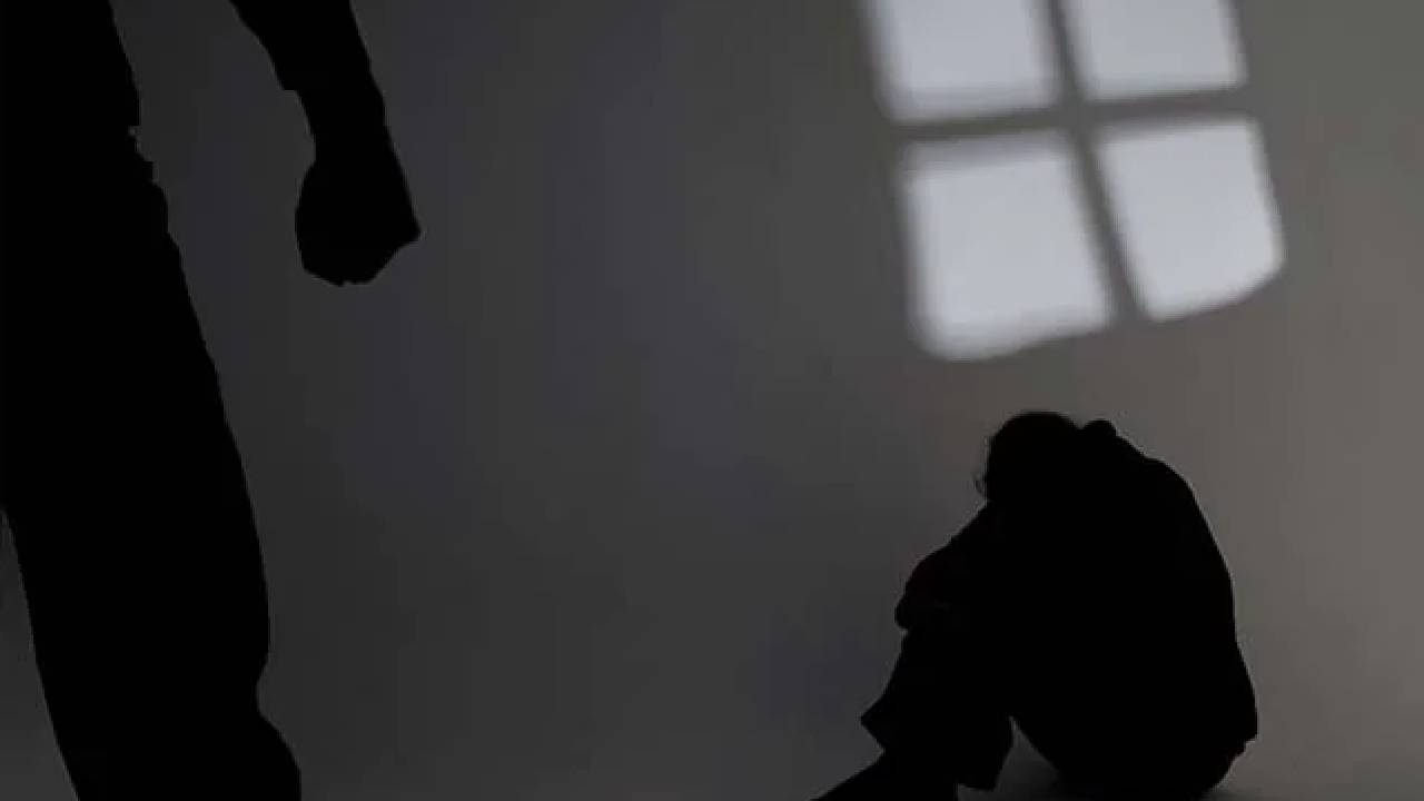 Crime News: మణిపూర్ తరహా ఘటన.. రాజస్థాన్లో యువతిని నగ్నంగా ఊరేగించి, వీడియోలు తీసి.. Crime News: మణిపూర్ తరహా ఘటన.. రాజస్థాన్లో యువతిని నగ్నంగా ఊరేగించి, వీడియోలు తీసి..