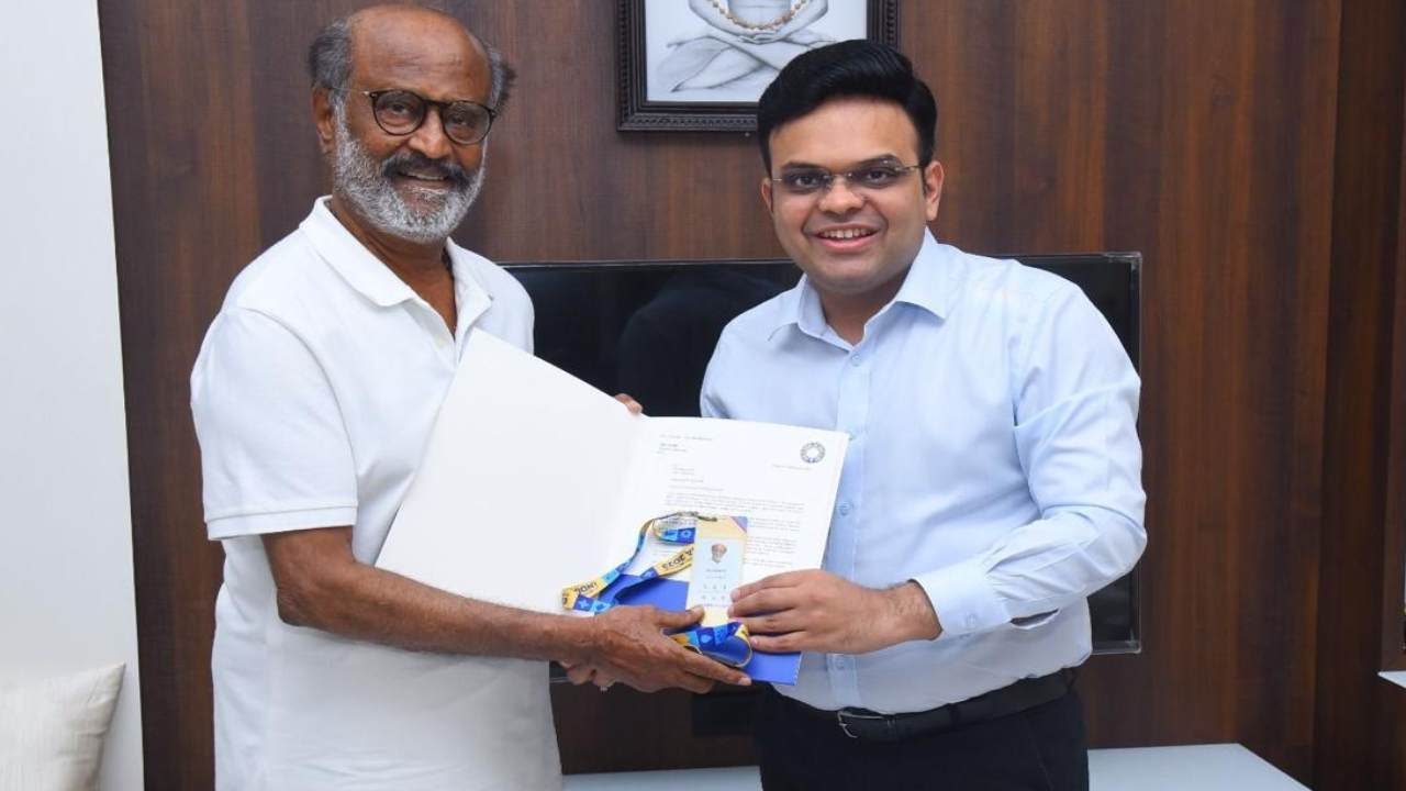 ICC World Cup 2023 : సూపర్ స్టార్ రజినీకాంత్కు బీసీసీఐ ‘గోల్డెన్ టికెట్’ ICC World Cup 2023 : సూపర్ స్టార్ రజినీకాంత్కు బీసీసీఐ ‘గోల్డెన్ టికెట్’