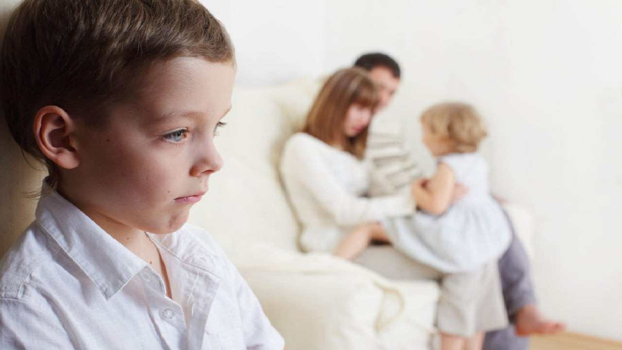 Parenting Tips : మీ పిల్లల్ని సమానంగా చూస్తున్నారా?.. లేదంటే.. Parenting Tips : మీ పిల్లల్ని సమానంగా చూస్తున్నారా?.. లేదంటే..