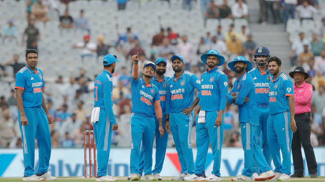 Ind vs Aus 1st ODI : 5 వికెట్ల తేడాతో భారత్ విజయ దుందుభి Ind vs Aus 1st ODI : 5 వికెట్ల తేడాతో భారత్ విజయ దుందుభి