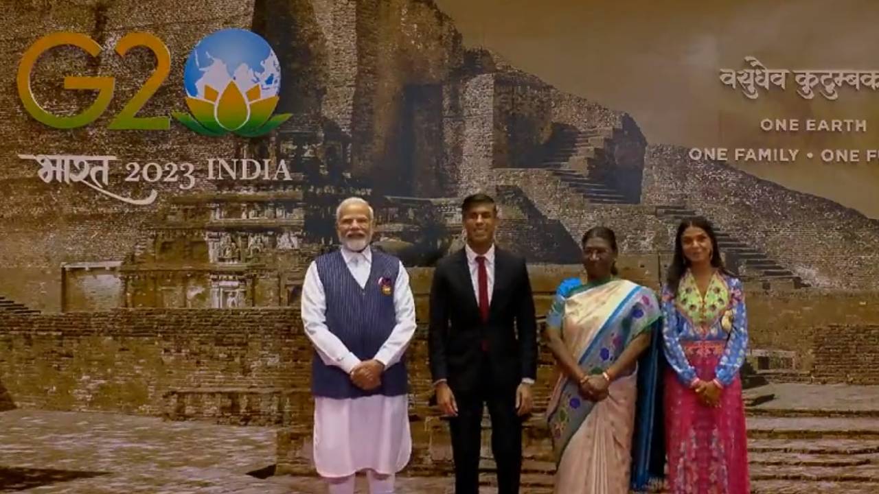 G20 Summit live updates: రాష్ట్రపతి ముర్ము ఇచ్చిన విందులో జీ20 దేశాల అధినేతలు G20 Summit live updates: రాష్ట్రపతి ముర్ము ఇచ్చిన విందులో జీ20 దేశాల అధినేతలు