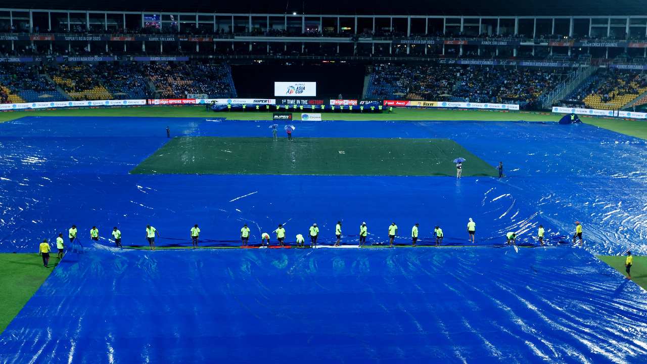 IND vs PAK : వరుణుడి ఆట.. మ్యాచ్ రద్దు.. భారత్, పాకిస్తాన్కు చెరో పాయింట్ IND vs PAK : వరుణుడి ఆట.. మ్యాచ్ రద్దు.. భారత్, పాకిస్తాన్కు చెరో పాయింట్