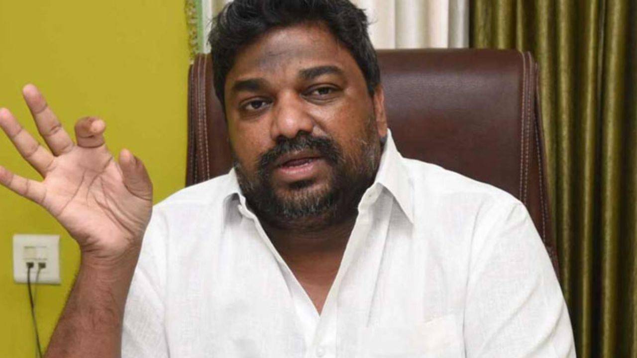 Natty Kumar: చంద్రబాబు అరెస్టుపై జూనియర్ ఎన్టీఆర్తో సహా ఎవరూ స్పందించలేదు.. చిరంజీవి, రాజమౌళి, ప్రభాస్ ట్వీట్ చేస్తే చాలు Natty Kumar: చంద్రబాబు అరెస్టుపై జూనియర్ ఎన్టీఆర్తో సహా ఎవరూ స్పందించలేదు.. చిరంజీవి, రాజమౌళి, ప్రభాస్ ట్వీట్ చేస్తే చాలు