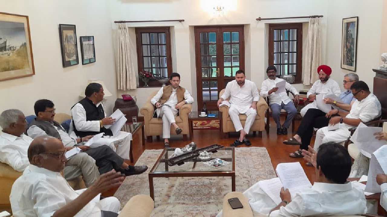 INDIA Alliance : ఆ టీవీ షోలు, ఆ యాంకర్లను బహిష్కరించాలని నిర్ణయించిన ఇండియా కూటమి INDIA Alliance : ఆ టీవీ షోలు, ఆ యాంకర్లను బహిష్కరించాలని నిర్ణయించిన ఇండియా కూటమి