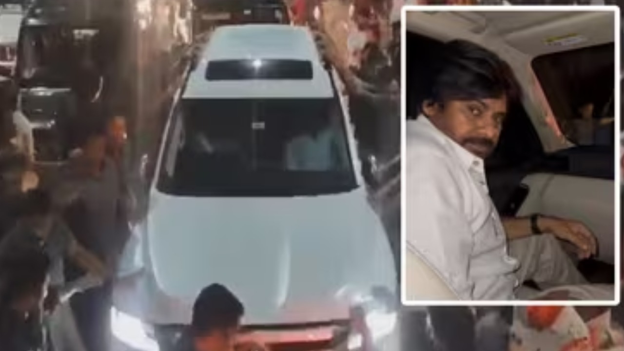 Pawan Kalyan : పవన్ కళ్యాణ్ వాహనాన్ని అడ్డుకున్న పోలీసులు.. జనసైనికులపై లాఠీఛార్జ్ Pawan Kalyan : పవన్ కళ్యాణ్ వాహనాన్ని అడ్డుకున్న పోలీసులు.. జనసైనికులపై లాఠీఛార్జ్