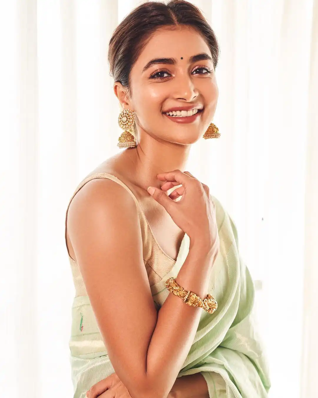 Pooja Hegde Saree Photos on occasion of vinayaka chavithi