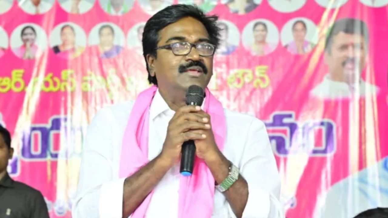Puvvada Ajay Kumar : కొందరు స్వార్ధ రాజకీయాల కోసం ఖమ్మం జిల్లాను బలి చేయాలనుకుంటున్నారు : మంత్రి పువ్వాడ Puvvada Ajay Kumar : కొందరు స్వార్ధ రాజకీయాల కోసం ఖమ్మం జిల్లాను బలి చేయాలనుకుంటున్నారు : మంత్రి పువ్వాడ