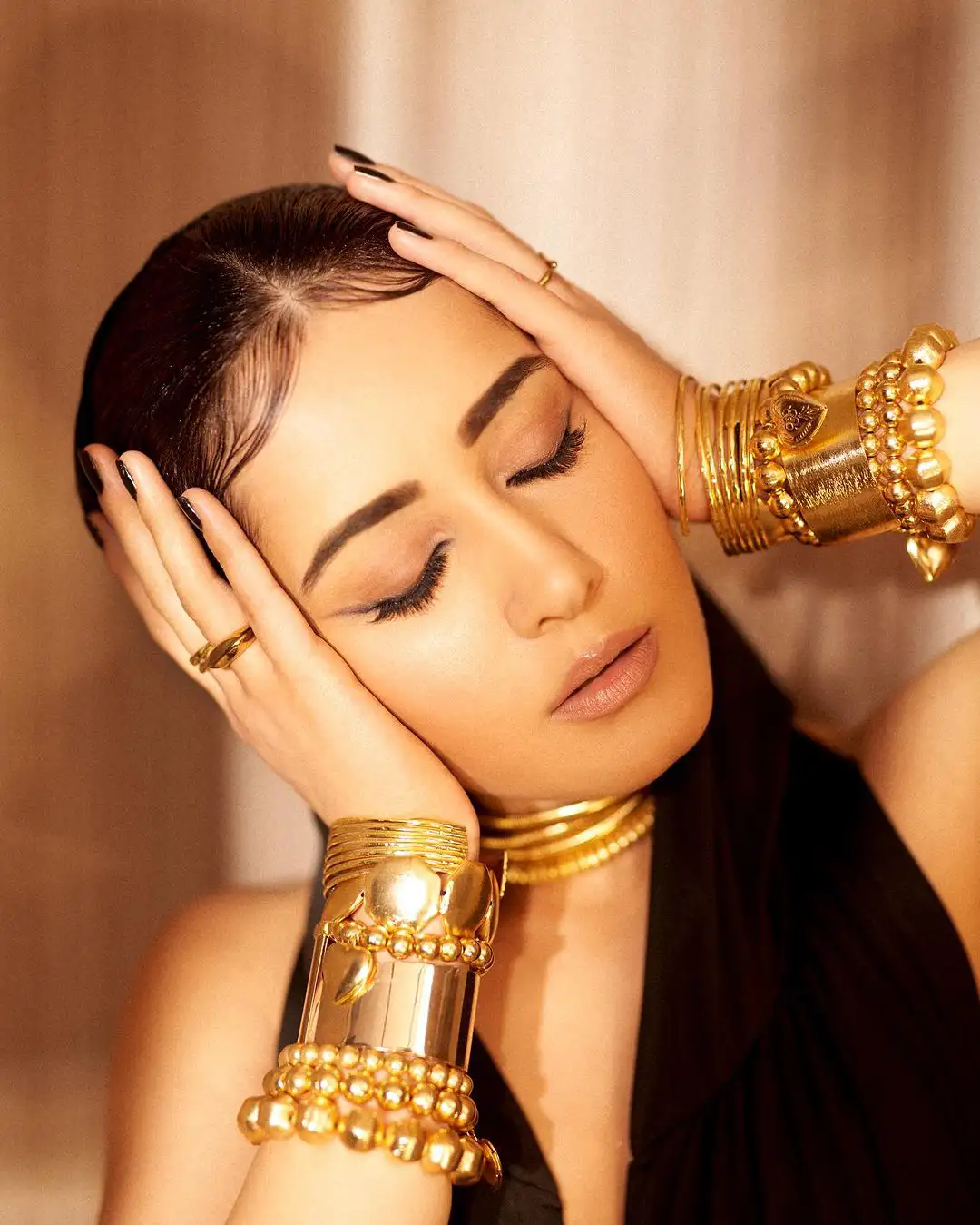 Raashii Khanna Stunning Looks in Different Dress