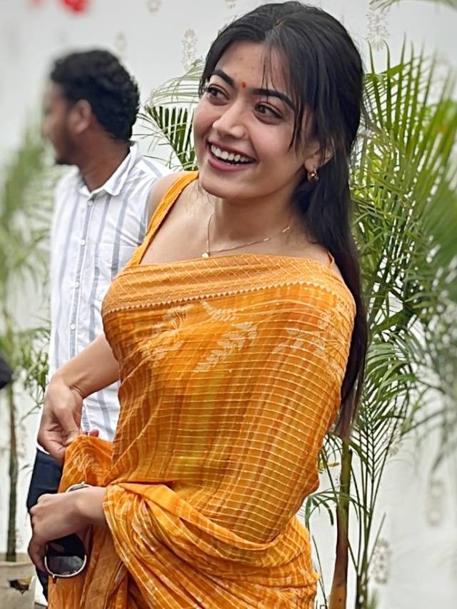 >అసిస్టెంట్ పెళ్ళిలో సందడి చేసిన రష్మిక..