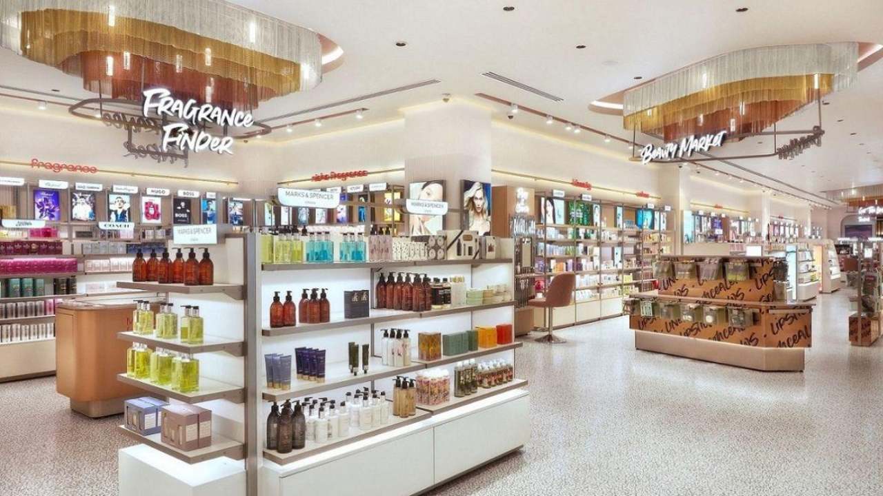 Reliance Tira Beauty Store : హైదరాబాద్లో ఓమ్మీ చానల్ రిలయన్స్ బ్యూటీ రిటైల్ ‘టీరా’ ఫస్ట్ స్టోర్ ప్రారంభం.. Reliance Retail's beauty platform Tira expands presence in India, opens store in Hyderabad