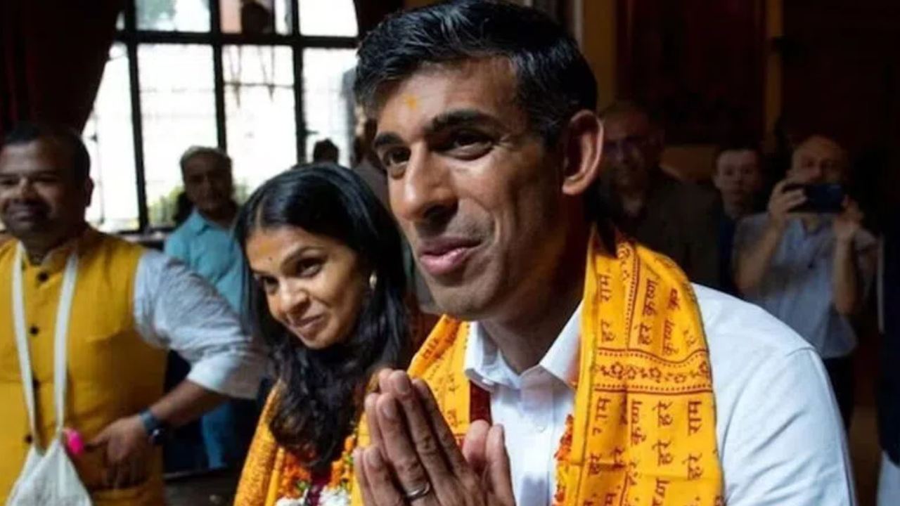 Rishi Sunak : ఢిల్లీ అక్షర్ ధామ్ ఆలయాన్ని సందర్శించిన రిషి సునాక్.. సతీ సమేతంగా ప్రత్యేక పూజలు Rishi Sunak : ఢిల్లీ అక్షర్ ధామ్ ఆలయాన్ని సందర్శించిన రిషి సునాక్.. సతీ సమేతంగా ప్రత్యేక పూజలు