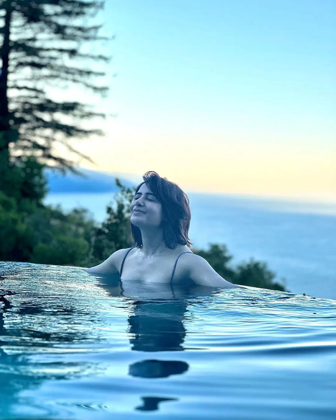 Samantha Enjoying in America