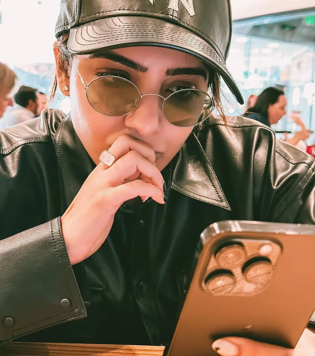 Samantha Enjoying in America