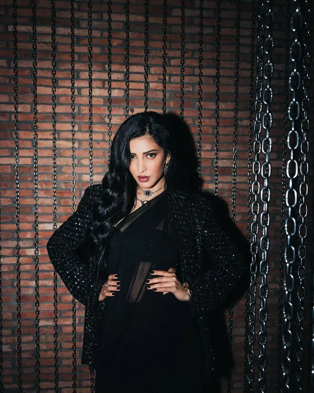 Shruti Haasan Stunning Looks in Black Saree  