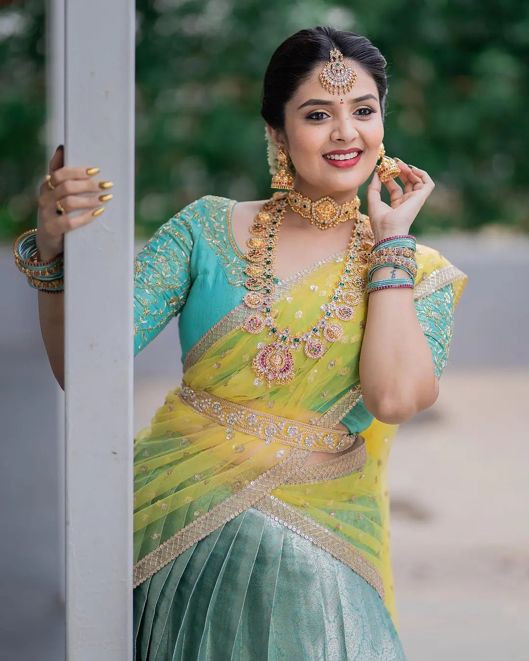 Sreemukhi Vinayaka Chavithi Special Photo Shoot in Half Saree