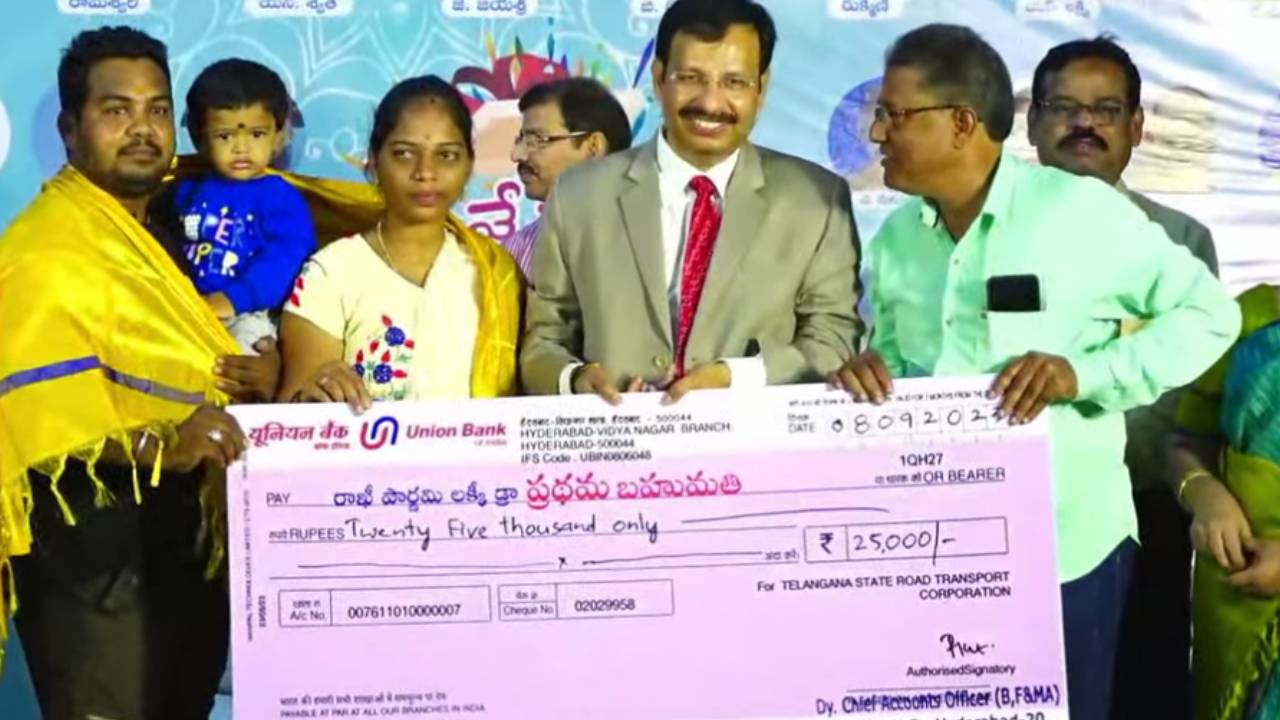 TSRTC MD Sajjanar: మహిళలకోసం ఆ రూట్లలో అందుబాటులోకి కొత్త బస్సులు.. విజేతలకు బహుమతులు అందజేత TSRTC MD Sajjanar: మహిళలకోసం ఆ రూట్లలో అందుబాటులోకి కొత్త బస్సులు.. విజేతలకు బహుమతులు అందజేత