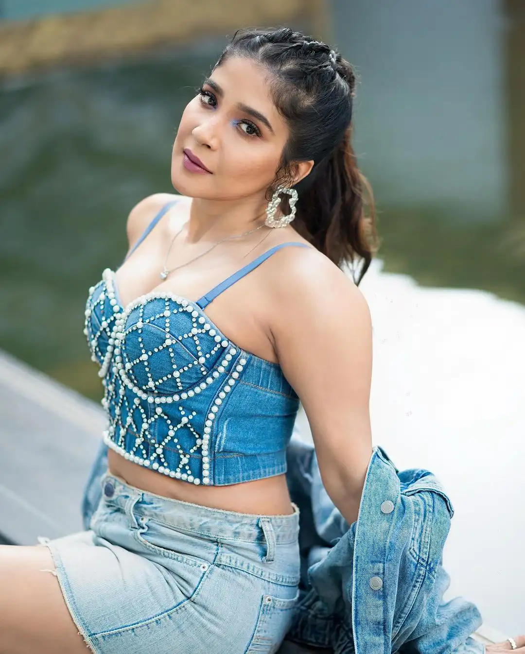Tamil Actress Sakshi Agarwal shares her latest photoshoot in instagram