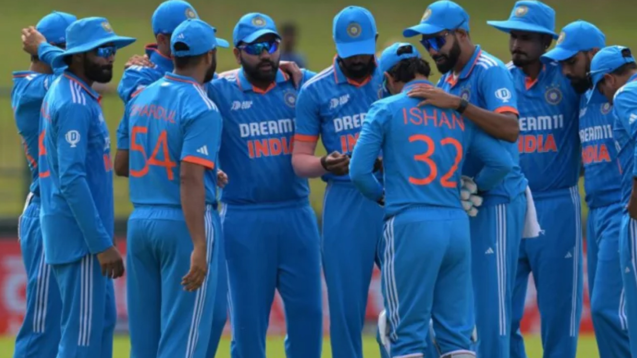 Team India: వన్డే ప్రపంచకప్ కు భారత్ జట్టు ప్రకటన.. ఎవరెవరు ఉన్నారంటే? Team India: వన్డే ప్రపంచకప్ కు భారత్ జట్టు ప్రకటన.. ఎవరెవరు ఉన్నారంటే?