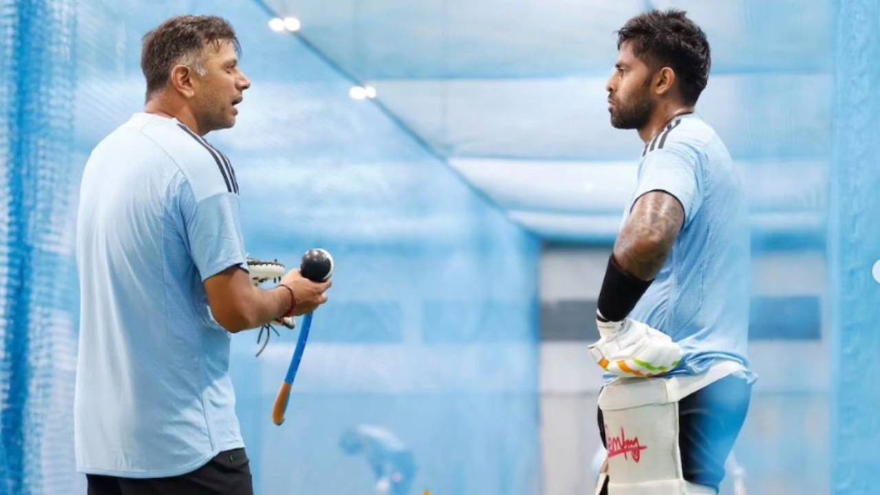 TeamIndia Players Indoor Nets Session: పాక్‌తో  మ్యాచ్‌కు సిద్ధమవుతున్న టీమిండియా ప్లేయర్స్.. ఫొటోలు వైరల్