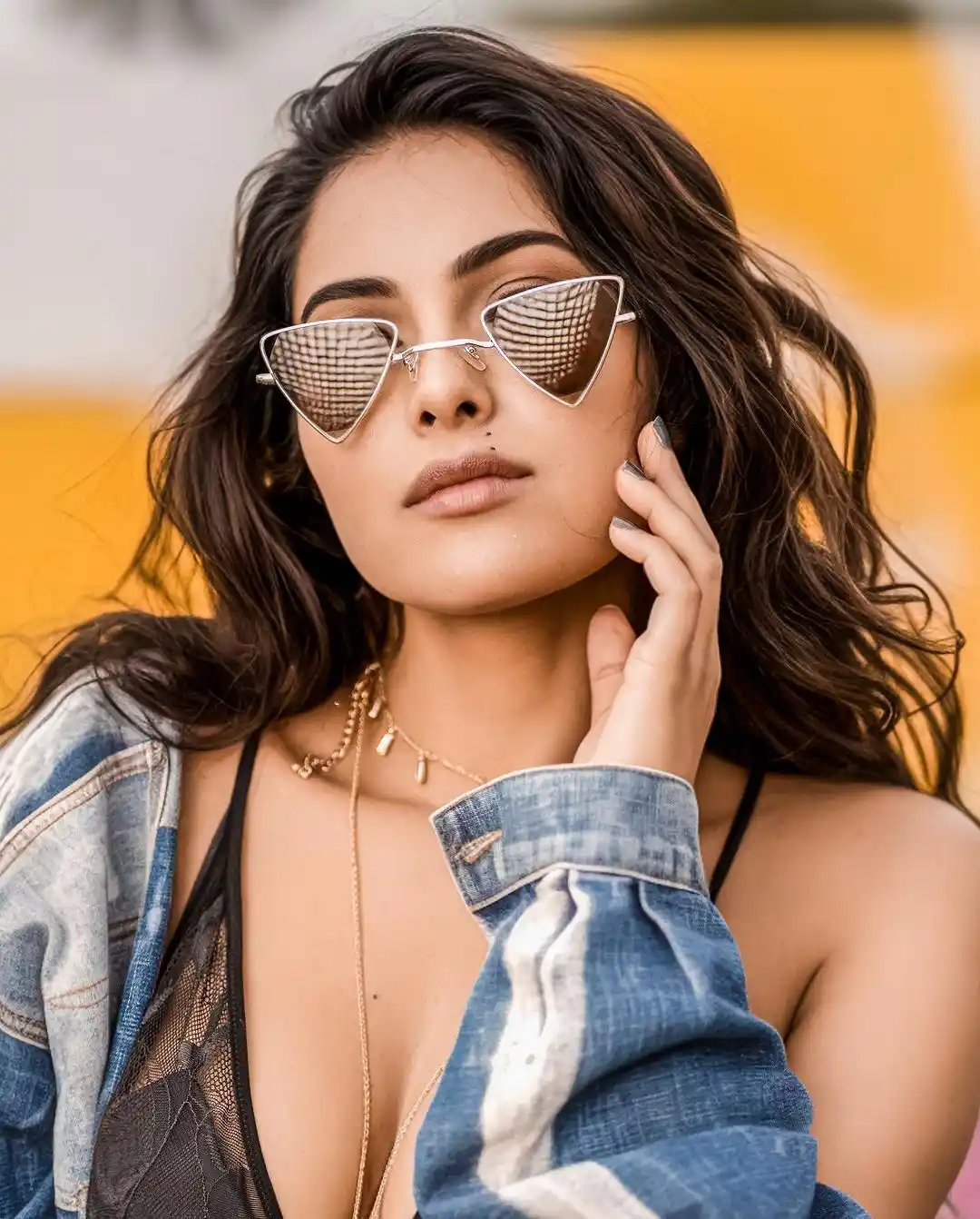 Tollywood Actress Divi Vadthya shares a stylish looks Photos