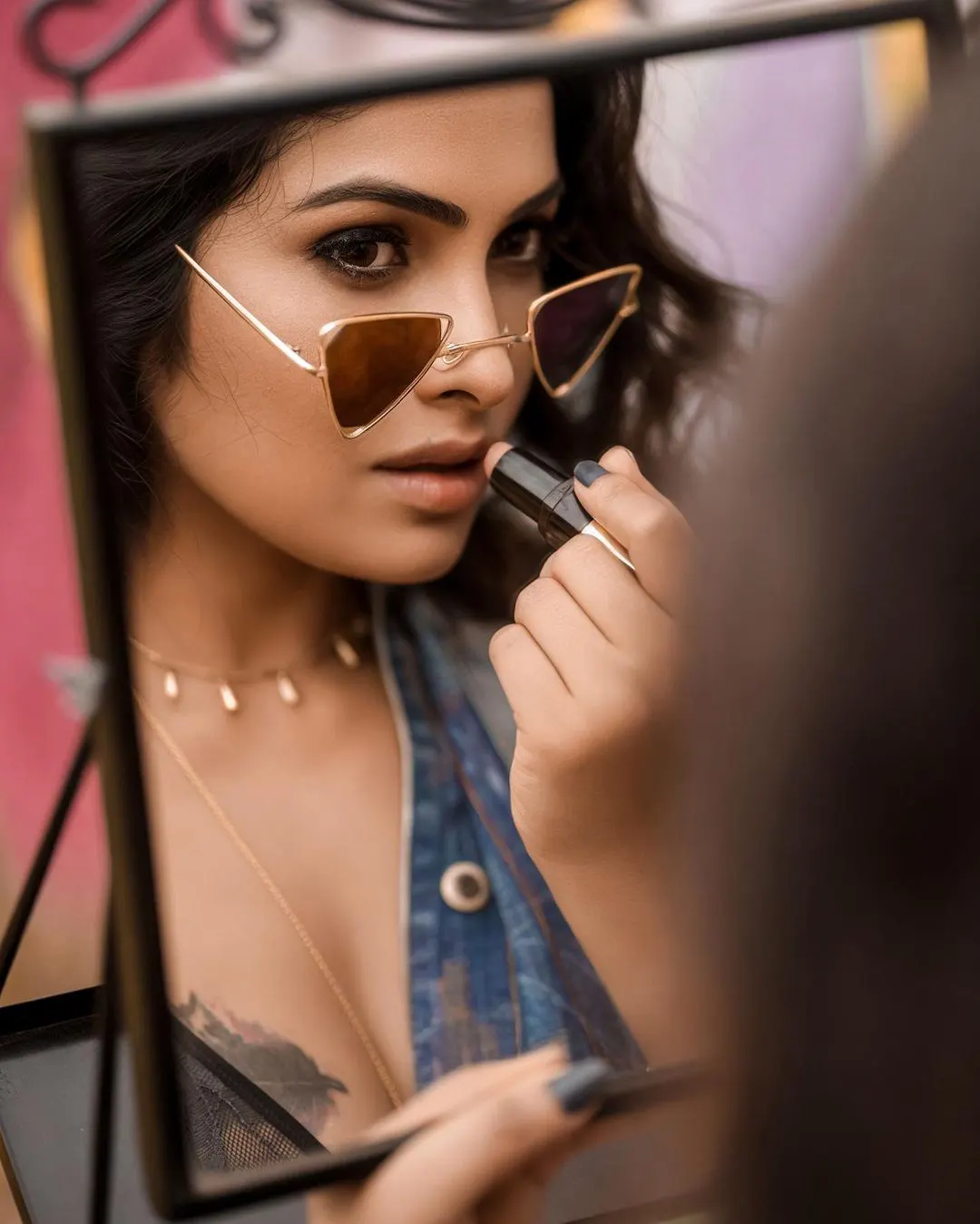 Tollywood Actress Divi Vadthya shares a stylish looks Photos