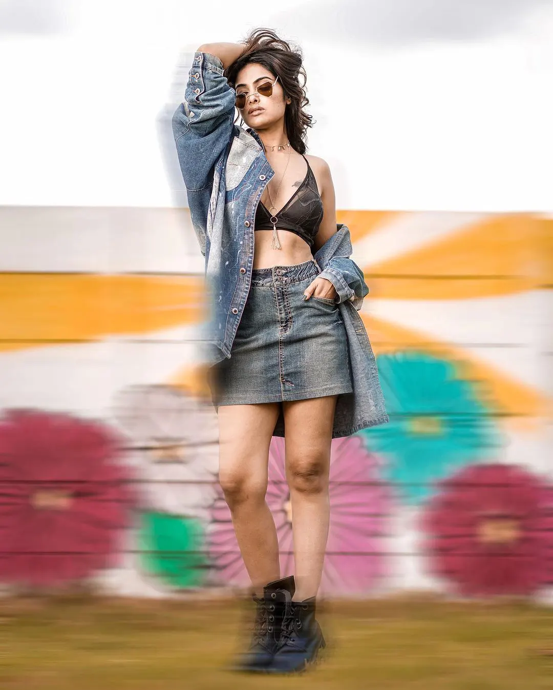 Tollywood Actress Divi Vadthya shares a stylish looks Photos