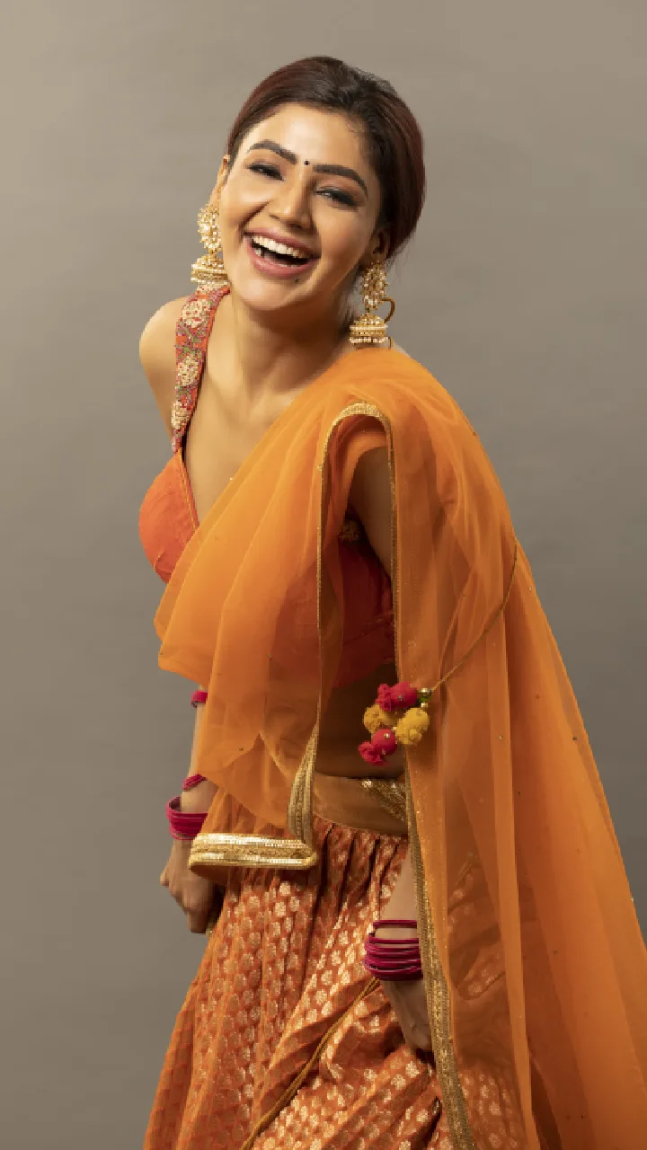 Tollywood Actress Soniya Bansal latest saree photos