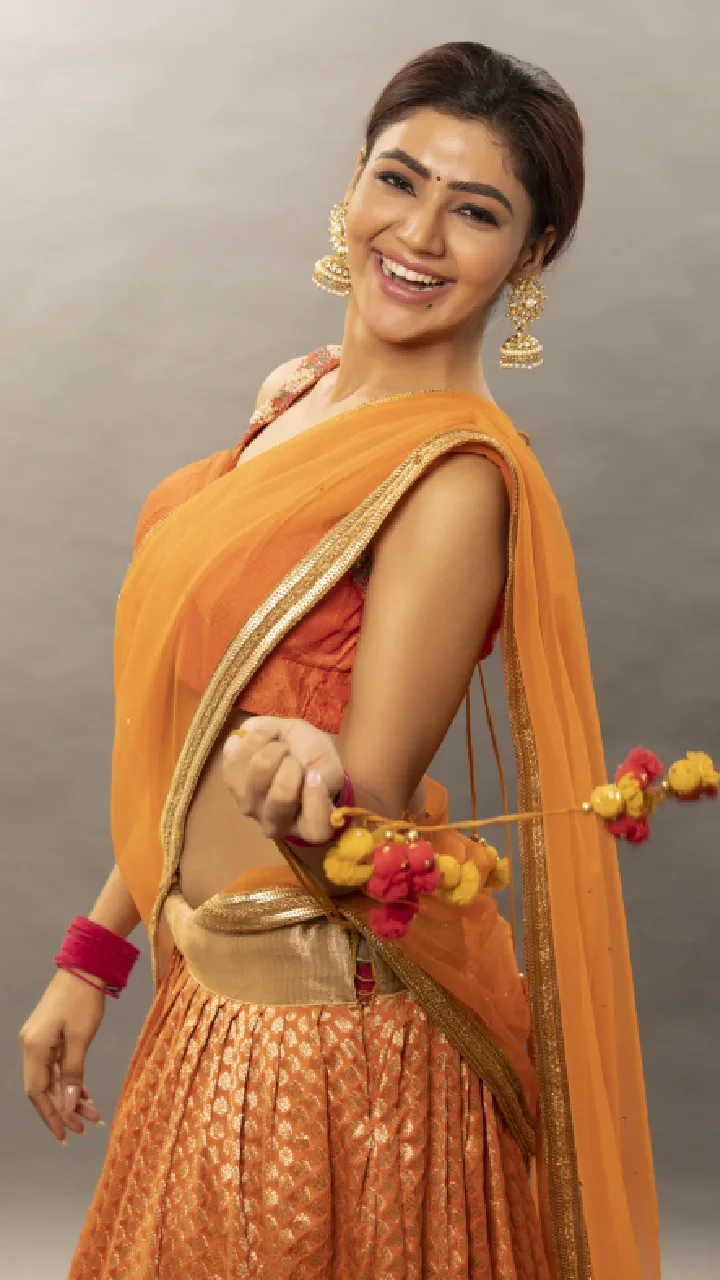 Tollywood Actress Soniya Bansal latest saree photos
