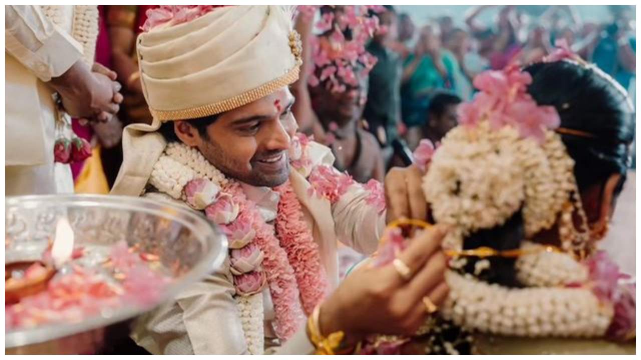 Thrigun : ఘనంగా టాలీవుడ్ హీరో పెళ్లి వేడుక.. నెట్టింట ఫోటోలు వైరల్.. Thrigun : ఘనంగా టాలీవుడ్ హీరో పెళ్లి వేడుక.. నెట్టింట ఫోటోలు వైరల్..