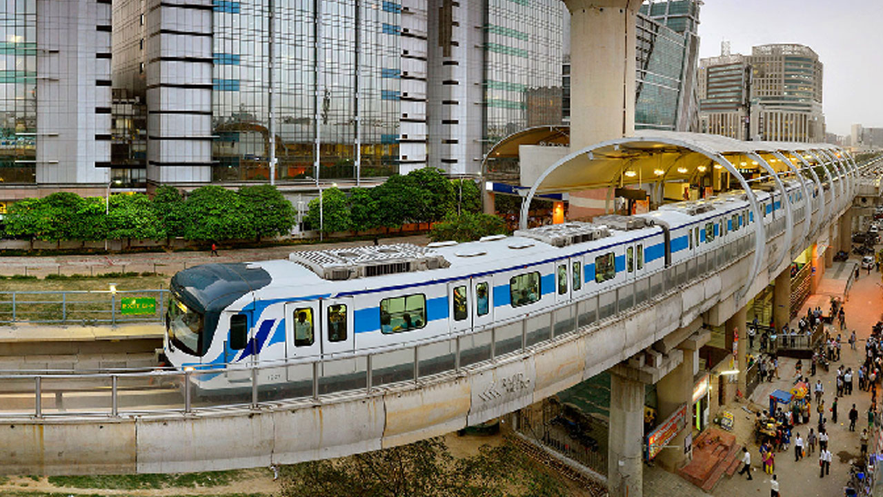 Delhi Metro: వందే భారత్ కంటే కూడా స్పీడుగా వెళ్లనున్న మెట్రో.. ఎప్పటి నుంచి ప్రారంభమవుతుందో తెలుసా? Delhi Metro: వందే భారత్ కంటే కూడా స్పీడుగా వెళ్లనున్న మెట్రో.. ఎప్పటి నుంచి ప్రారంభమవుతుందో తెలుసా?