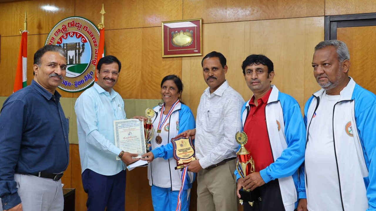 TSRTC: జాతీయ క్రీడా పోటీల్లో తెలంగాణ ఆర్టీసీ ఉద్యోగుల సత్తా TSRTC: జాతీయ క్రీడా పోటీల్లో తెలంగాణ ఆర్టీసీ ఉద్యోగుల సత్తా