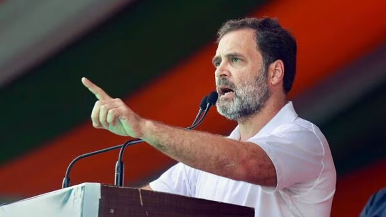 Rahul Gandhi: ఒక వైపు గాంధీ, మరొక వైపు గాడ్సే.. కాంగ్రెస్-బీజేపీ ఫైట్పై రాహుల్ గాంధీ పోలిక Rahul Gandhi: ఒక వైపు గాంధీ, మరొక వైపు గాడ్సే.. కాంగ్రెస్-బీజేపీ ఫైట్పై రాహుల్ గాంధీ పోలిక