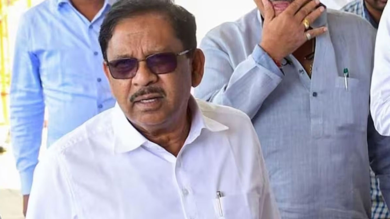 Sanatan Dharma Row: హిందుత్వం ఎప్పుడు వచ్చింది? ఎవరు తెచ్చారు?.. సనాతన వివాదానికి మరింత కారం పూసిన కర్ణాటక మంత్రి Sanatan Dharma Row: హిందుత్వం ఎప్పుడు వచ్చింది? ఎవరు తెచ్చారు?.. సనాతన వివాదానికి మరింత కారం పూసిన కర్ణాటక మంత్రి