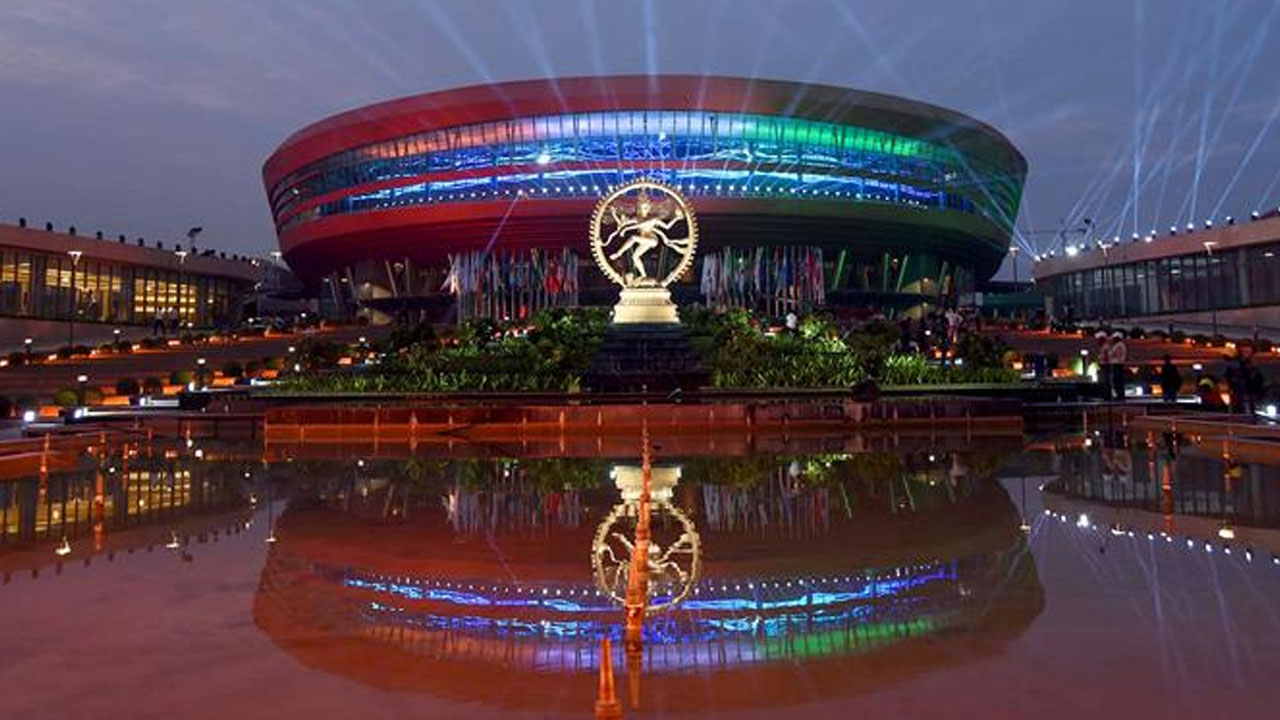 G-20 Summit: జీ20 సమావేశంలో పాల్గొనేందుకు వచ్చే దేశాధినేతలకు ఢిల్లీలో ఘన స్వాగతం G-20 Summit: జీ20 సమావేశంలో పాల్గొనేందుకు వచ్చే దేశాధినేతలకు ఢిల్లీలో ఘన స్వాగతం