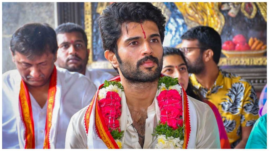 Vijay Deverakonda comments on TRS party about yadadri temple