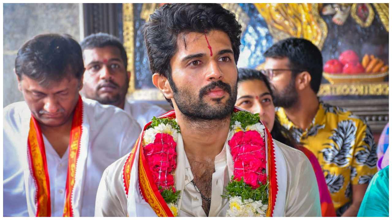 Vijay Deverakonda : యాదాద్రి ఆలయం గురించి విజయ్ దేవరకొండ కామెంట్స్.. తెలంగాణ ప్రభుత్వం.. Vijay Deverakonda : యాదాద్రి ఆలయం గురించి విజయ్ దేవరకొండ కామెంట్స్.. తెలంగాణ ప్రభుత్వం..