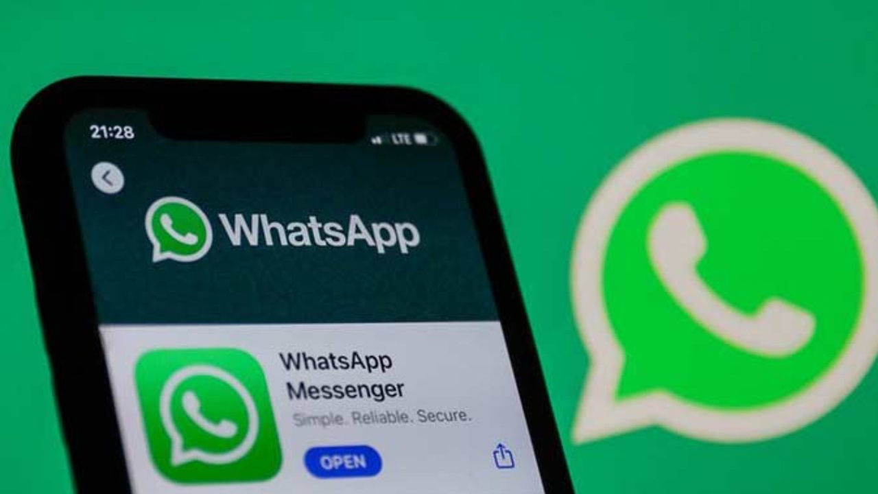 WhatsApp Android App Could Get New Interface With White Top App Bar, Suggests Beta Update