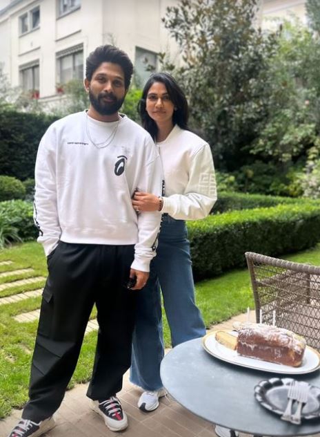 Allu Arjun Celebrates his wife Birthday in London Photos goes Viral 