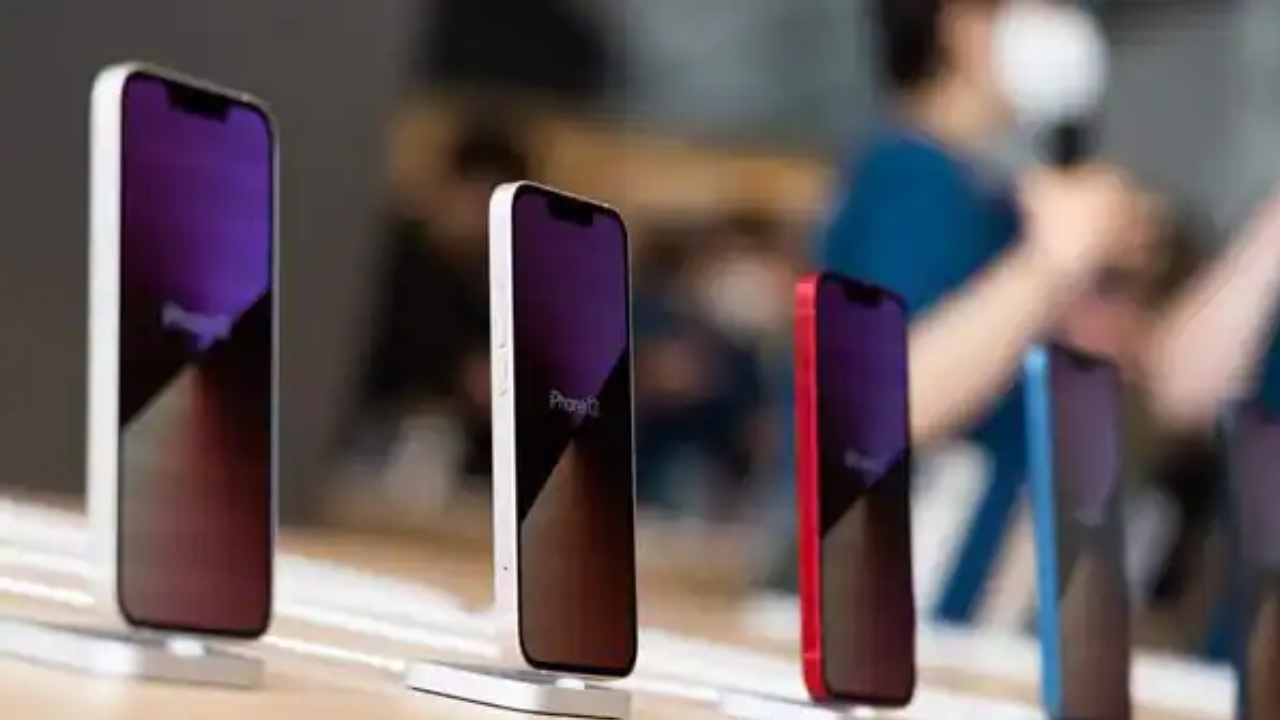 iPhones Price Drop : ఆపిల్ పాత ఐఫోన్లపై భారీ డిస్కౌంట్లు.. ఏ ఐఫోన్ ధర ఎంతంటే? కొత్త ఐఫోన్ 15 సిరీస్పై అదిరే డిస్కౌంట్లు..! iPhone 13 price drops, iPhone 14 gets official price cut and iPhone 15 has discounts going on