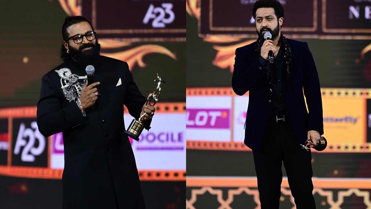 Jr NTR – Rishab Shetty : మరోసారి కన్నడలో మాట్లాడి ఇంప్రెస్ చేసిన ఎన్టీఆర్.. సైమాలో రిషబ్ – ఎన్టీఆర్ సంభాషణ వైరల్.. Jr NTR – Rishab Shetty : మరోసారి కన్నడలో మాట్లాడి ఇంప్రెస్ చేసిన ఎన్టీఆర్.. సైమాలో రిషబ్ – ఎన్టీఆర్ సంభాషణ వైరల్..