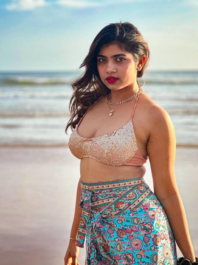 >బీచ్‌లో రెచ్చిపోయిన రీతూ చౌదరి..