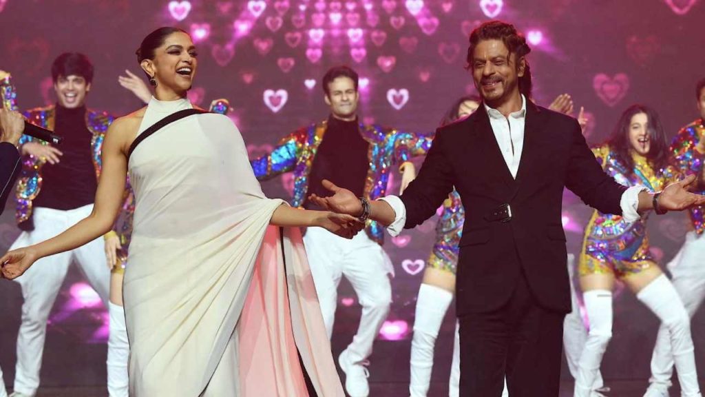 Shahrukh Khan Deepika Padukone Dance for Jawan Movie song in Jawan Success Meet videos goes viral