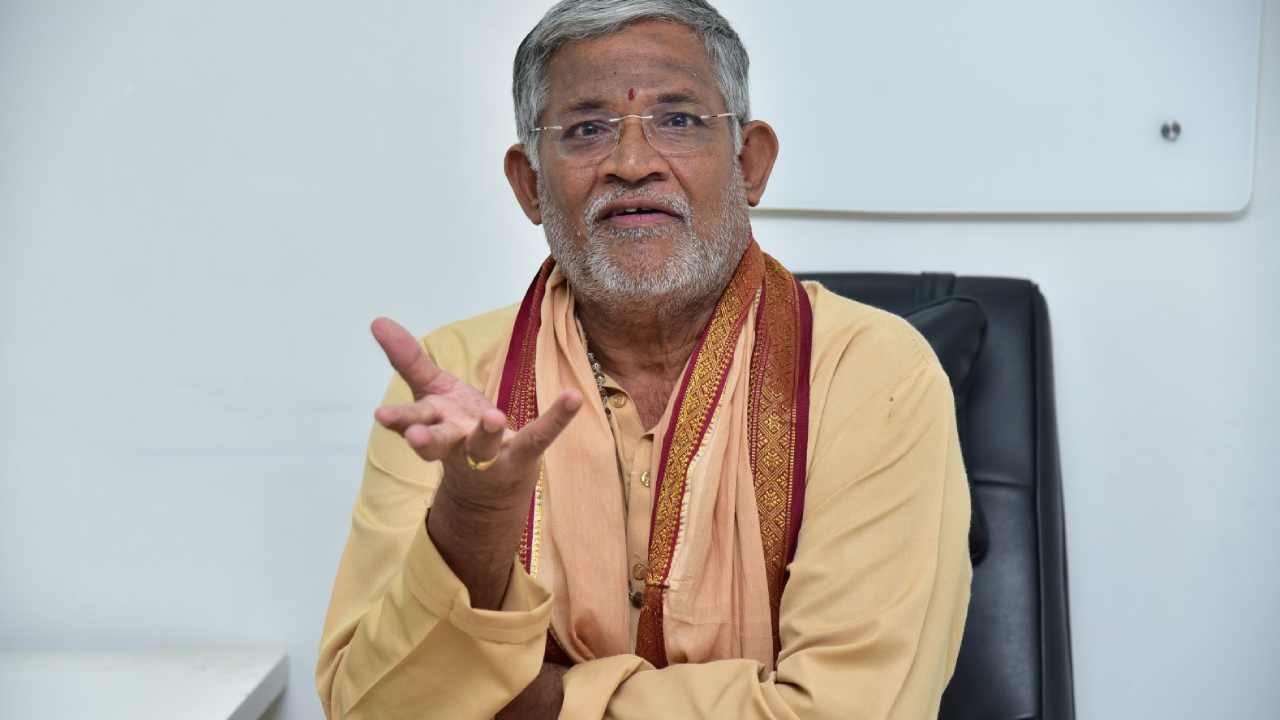 Tanikella Bharani : అలాంటి పాత్రలే వస్తున్నాయని ఏకంగా ఒక ఏడాదిలోనే 18 సినిమాలు వదిలేసుకున్న తనికెళ్ళ భరణి.. Tanikella Bharani : అలాంటి పాత్రలే వస్తున్నాయని ఏకంగా ఒక ఏడాదిలోనే 18 సినిమాలు వదిలేసుకున్న తనికెళ్ళ భరణి..