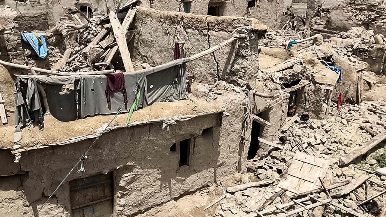 Afghanistan Earthquake : అఫ్గానిస్థాన్ లో మరోసారి భూకంపం.. భయంతో వణికిపోయిన స్థానికులు Afghanistan Earthquake : అఫ్గానిస్థాన్ లో మరోసారి భూకంపం.. భయంతో వణికిపోయిన స్థానికులు