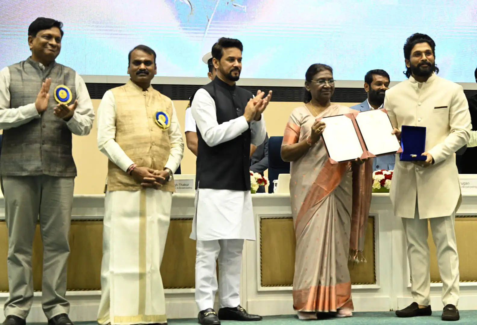 Allu Arjun with other Awardees at National Awards Event  