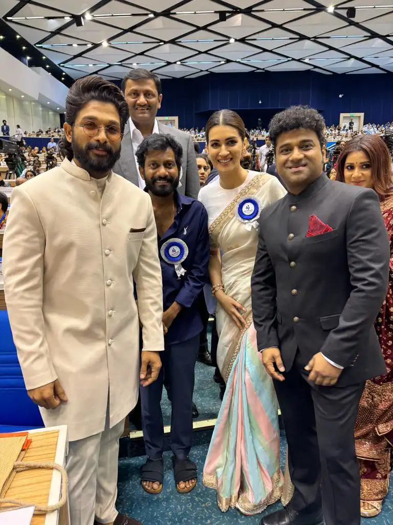 Allu Arjun with other Awardees at National Awards Event  