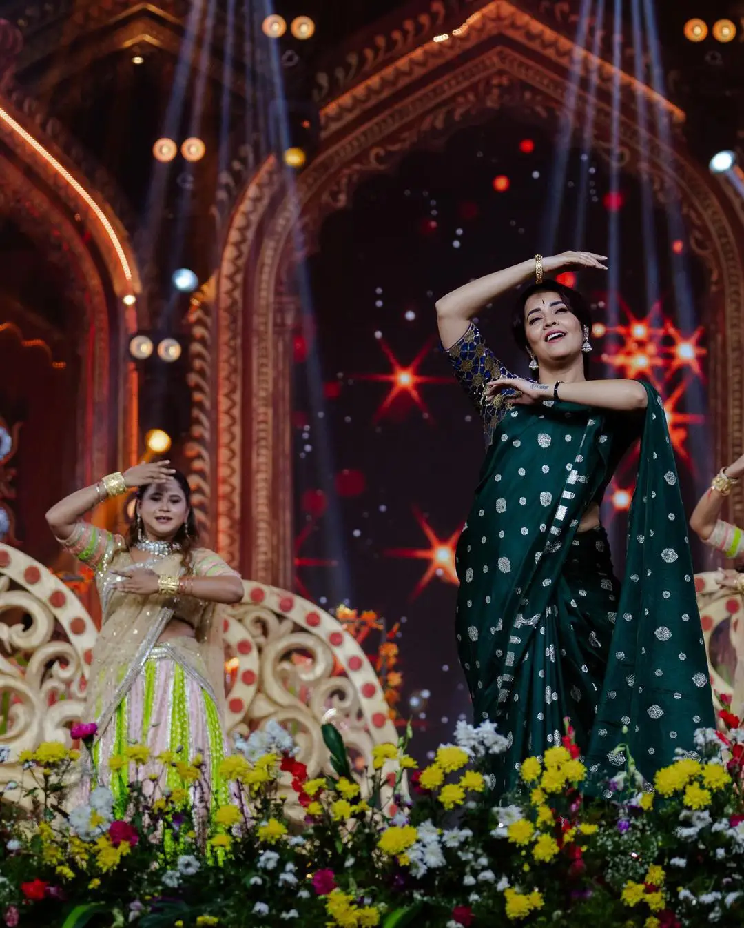 Anasuya Special Performance in Savitri Looks